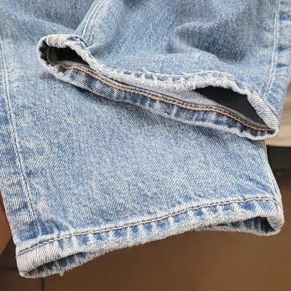 American Eagle Strigid Ripped Mom Jeans - Size 6 Short - Picture 6 of 12